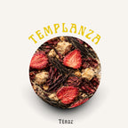 Mezcla artesanal de hierbas y frutos en composición editorial.